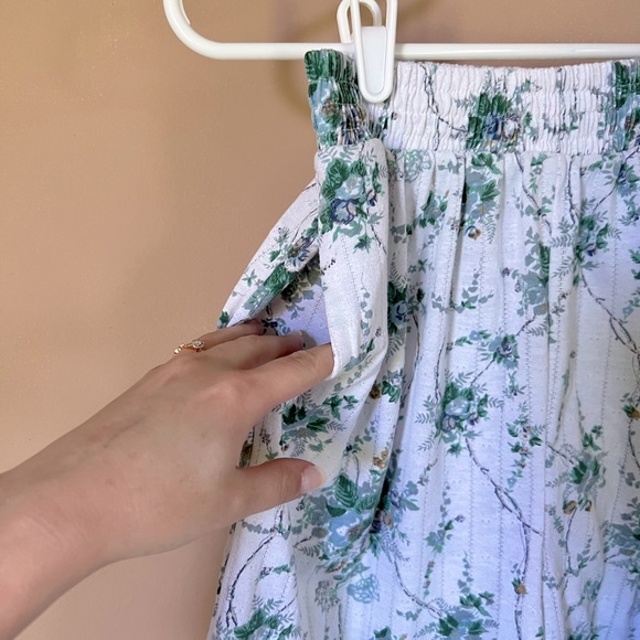 ✨VINTAGE✨ floral wide leg flowy shorts - Picture 4 of 5